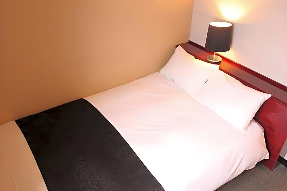 Apa Hotel Tsubamesanjo-Ekimae