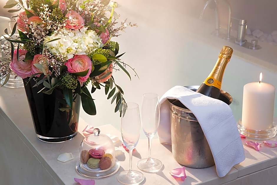 Hotel Lumen Paris Louvre