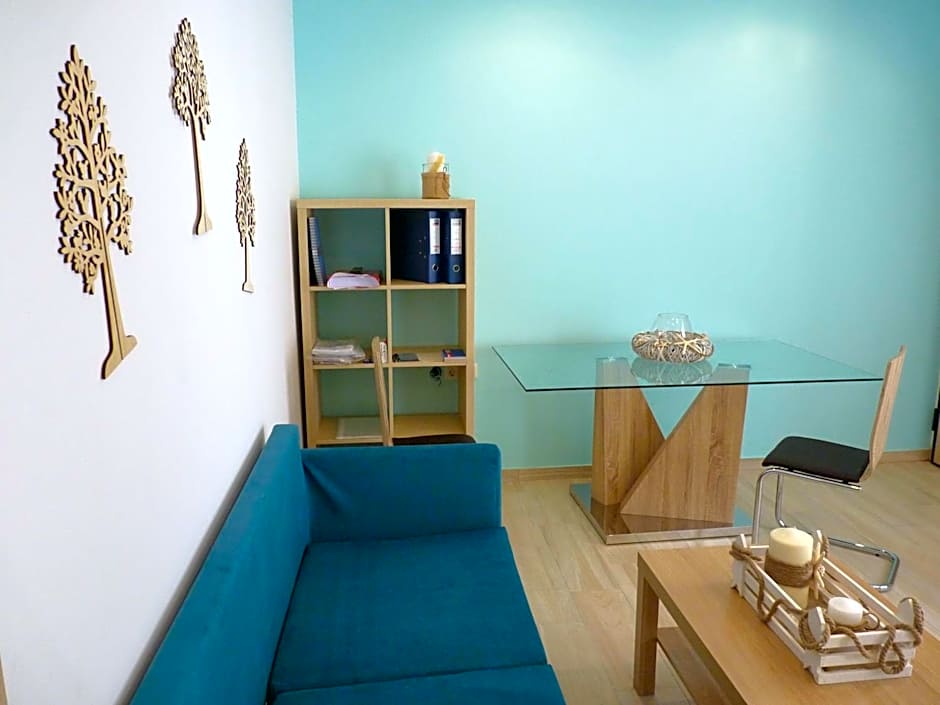 Ilianthos Apartments & Rooms