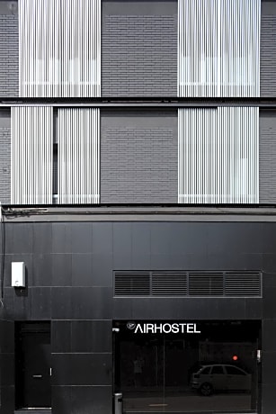 Airhostel Barcelona Airport 24h