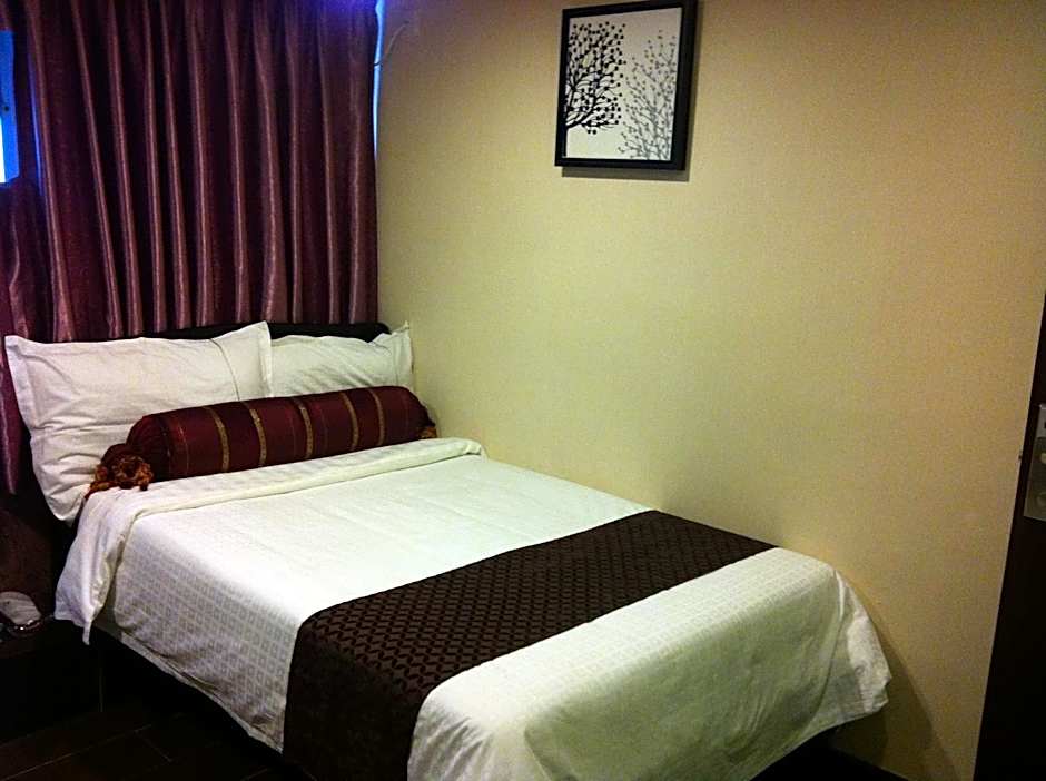 Photo 1 of 21 of Double Room