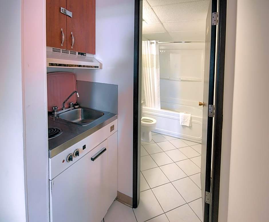 Motel 6-Lethbridge, AB