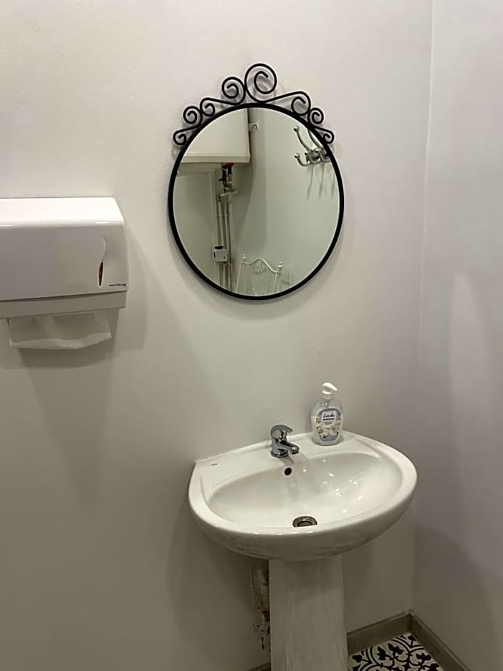 FlyFly Hostel