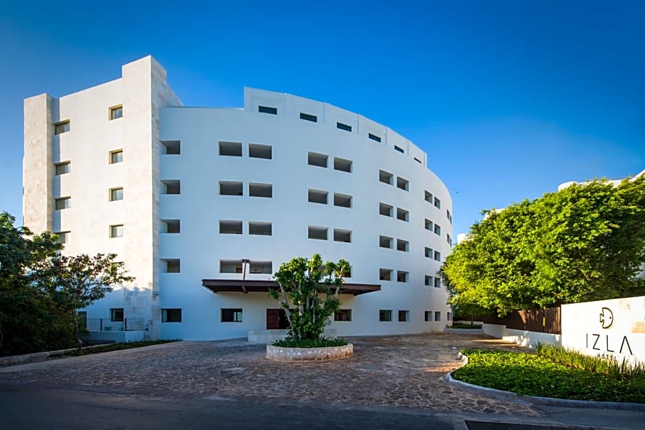 Izla Beach Front Hotel
