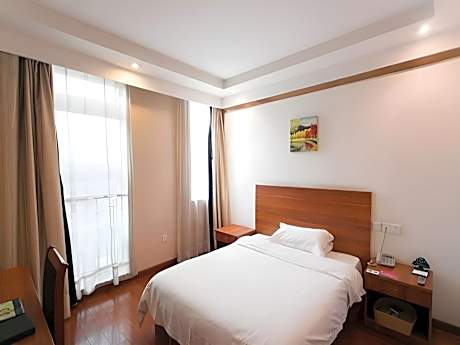 GTI - 1 Bed Guest Room, 1.5M Bed