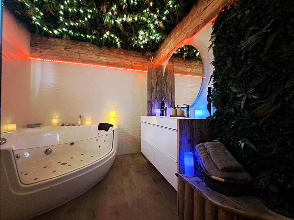 Gîtes Mas des rochers - Case bambou avec Spa