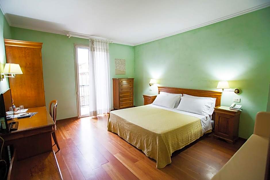 Hotel Diana