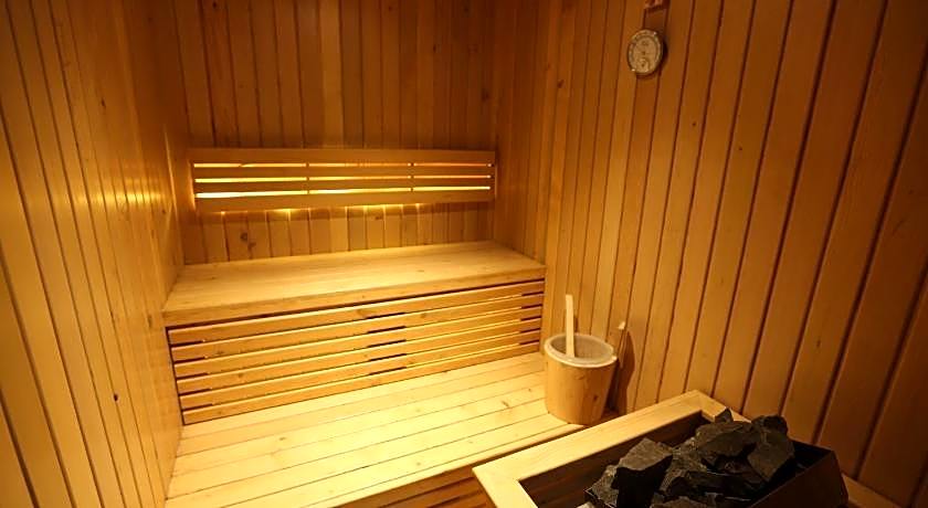 Grand Whiz Poins Simatupang Jakarta