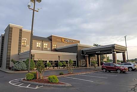 La Quinta Inn & Suites by Wyndham Knoxville East