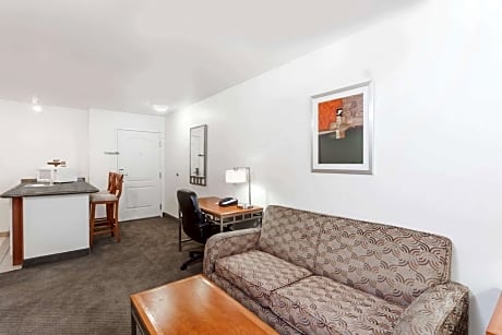 2 Queen Beds One-Bedroom Suite Non-Smoking