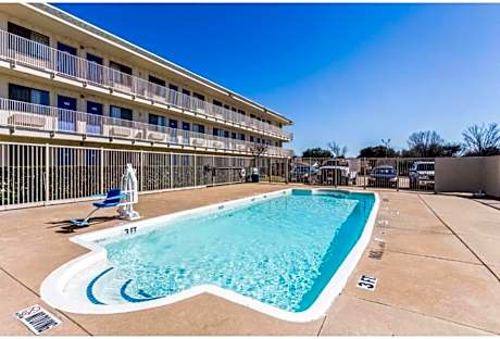 Motel 6-Garland, TX - Dallas