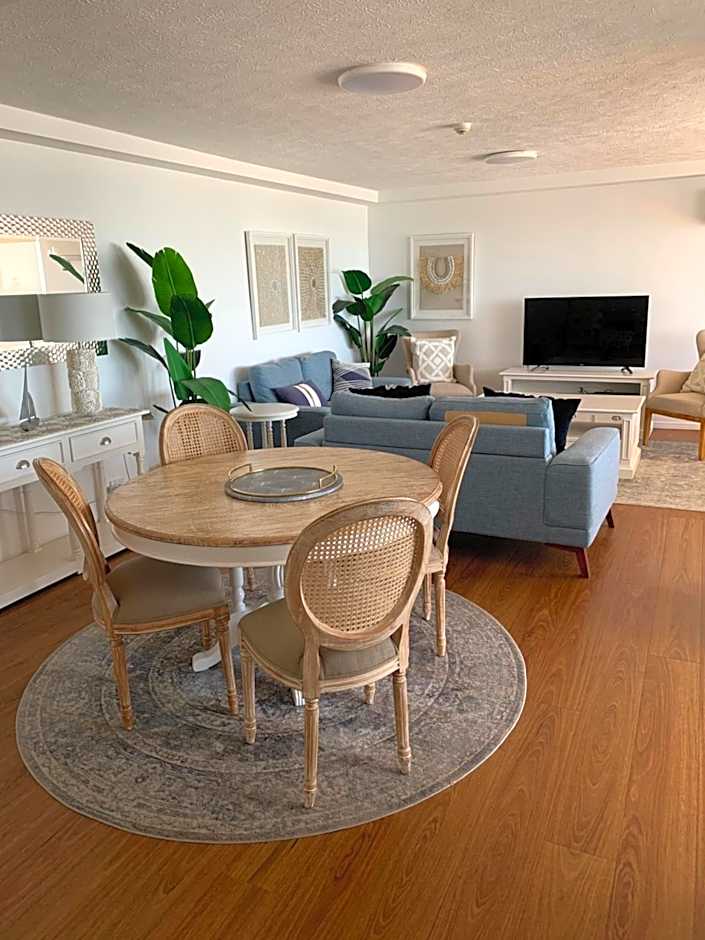 Pacific Regis Beachfront Holiday Apartments