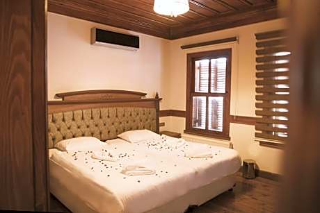 Family Room with Garden View