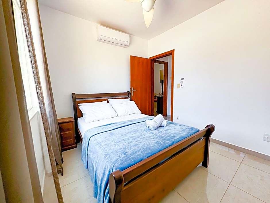 Casarão e piscina localização excelente | ROSF91