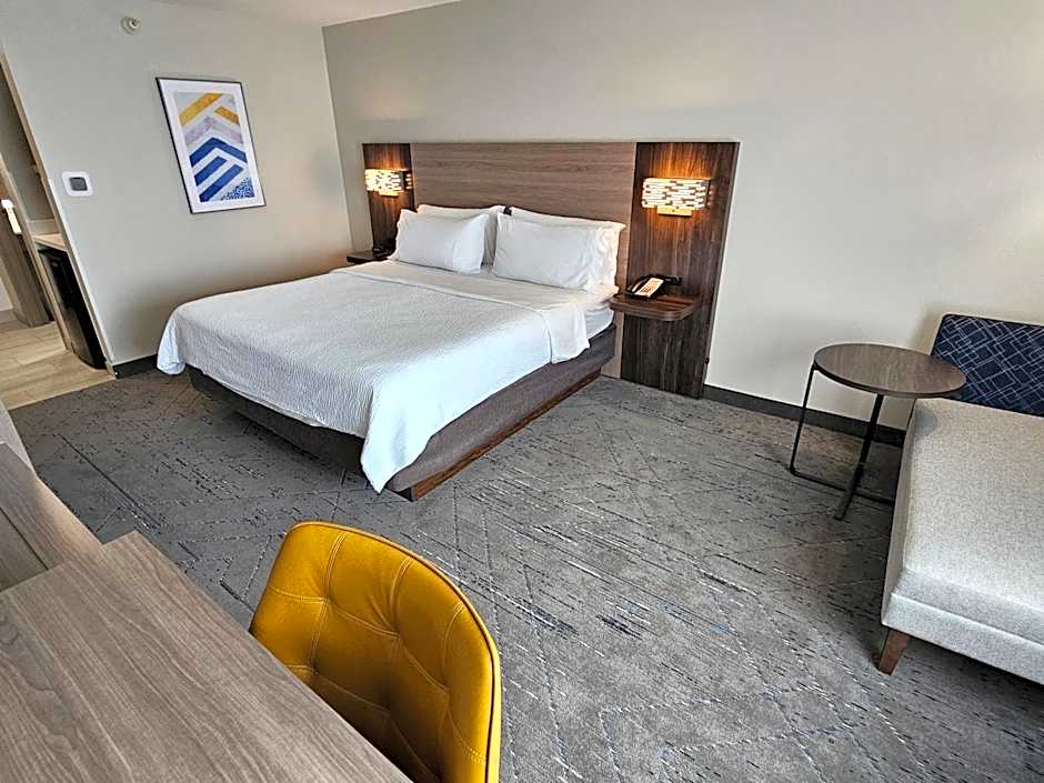 Holiday Inn Express Hotel & Suites Cincinnati-Blue Ash By IHG