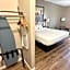 Harmony Hotel, Hernando