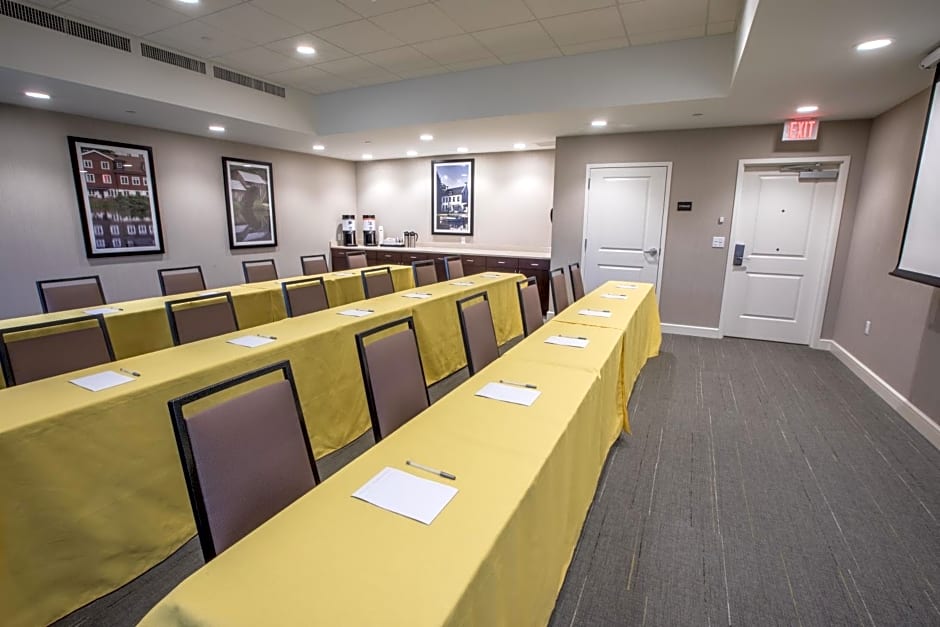 Hampton Inn by Hilton Amesbury, MA