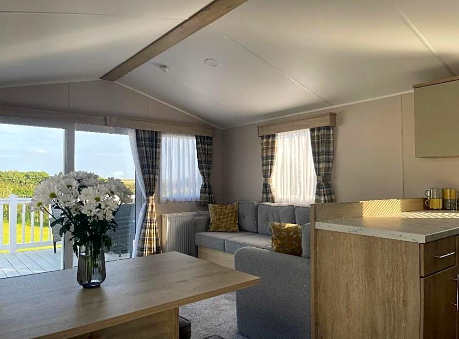 Newperran 102 - 2 Bedroom Country & Valley View Caravan