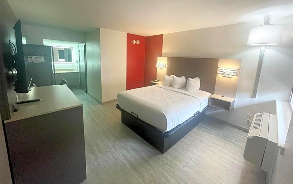 Ramada by Wyndham Tuscaloosa