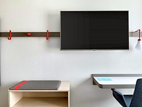 Standard King Room with Mobility Accessible Roll-In Shower