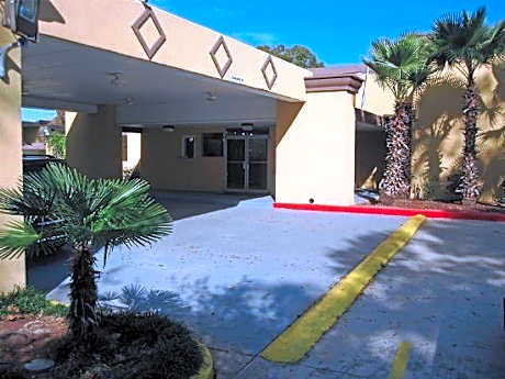 Motel 6 Cleveland, TX