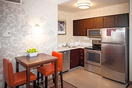 Suite, 2 Bedrooms (Mobility/Hearing Accessible, Tub) (2 Double Beds)