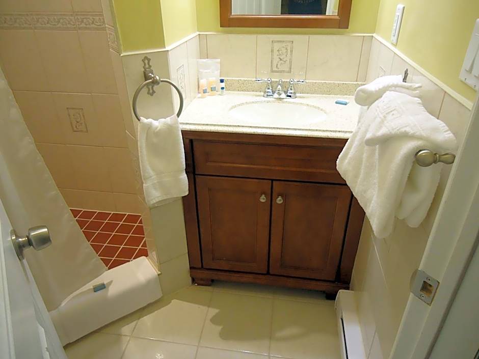 Bayside Inn & Waterfront Suites