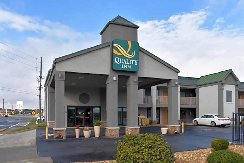Photo 1 of 40 of Quality Inn Calhoun North I-75
