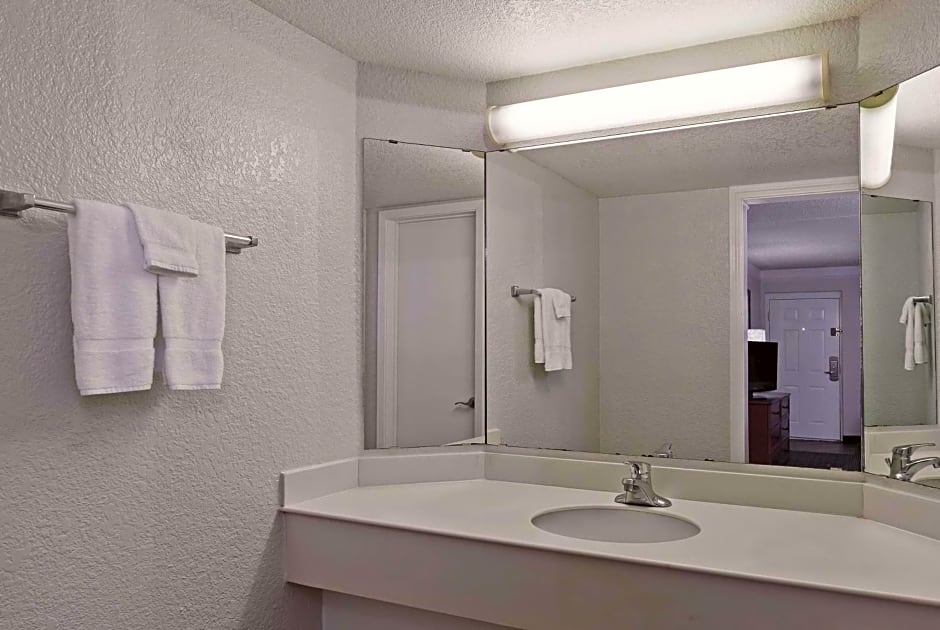 Travelodge by Wyndham Houston Cy-Fair