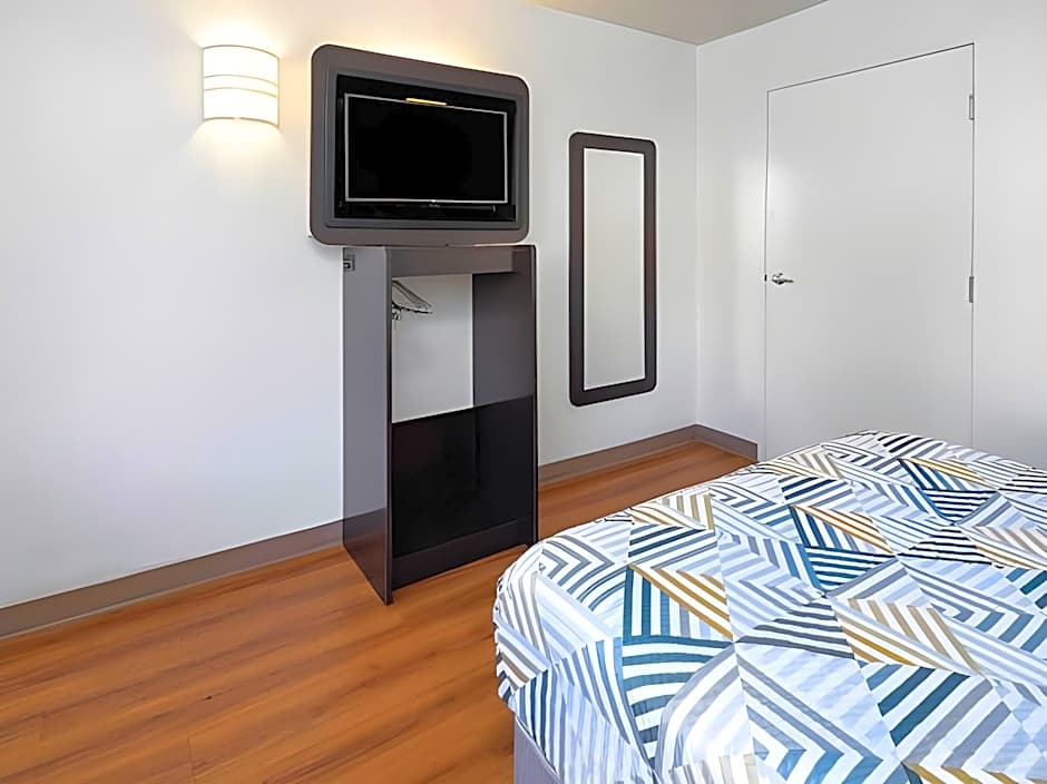 Motel 6-Santa Barbara, CA - State Street