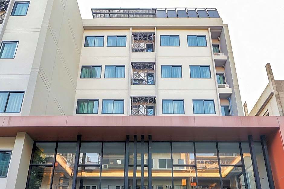 Aim House Bangkok Hotel - No parking