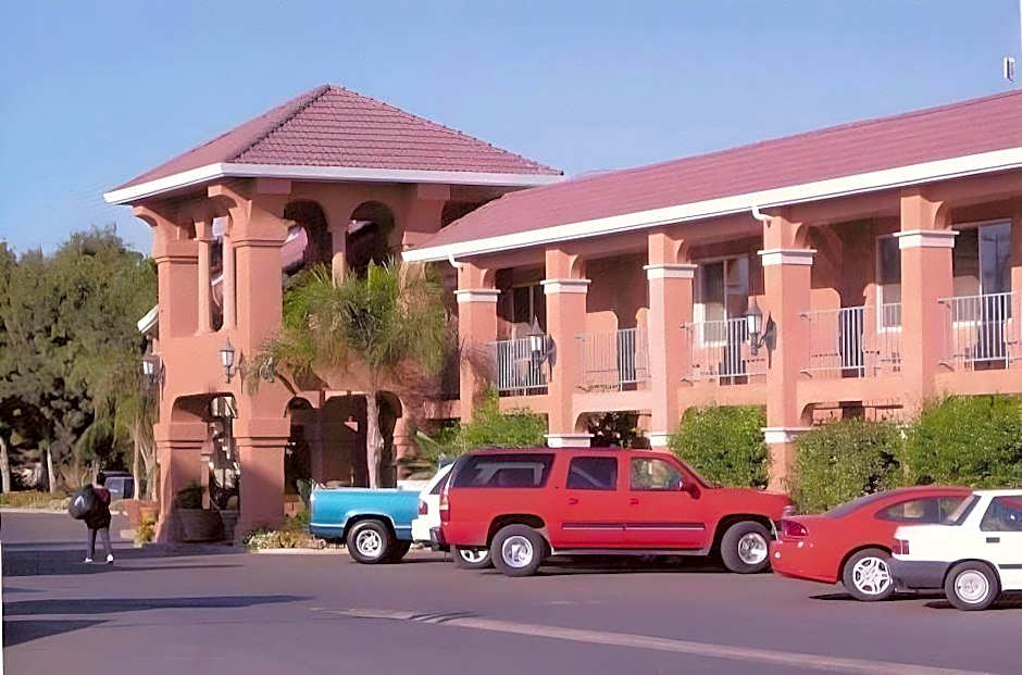 Merced Inn & Suites