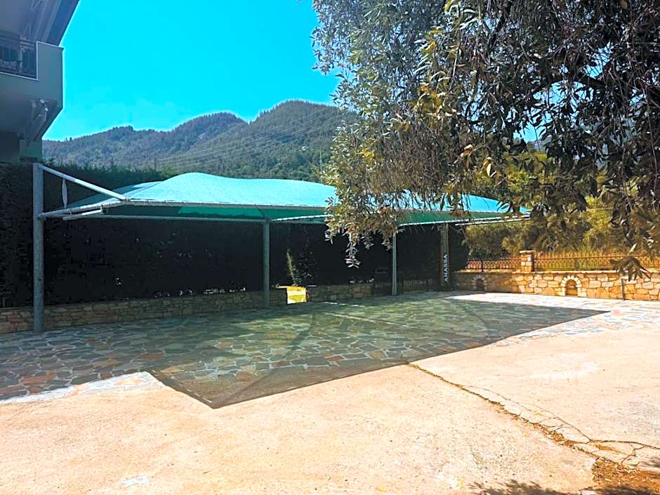 Anassa Deluxe Apartments & Studios