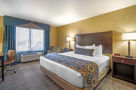 SUITE-1 KING BED,NSMK,PILLOW,2FLATV,MICRFG,SOFA,FULL BREAKFAST
