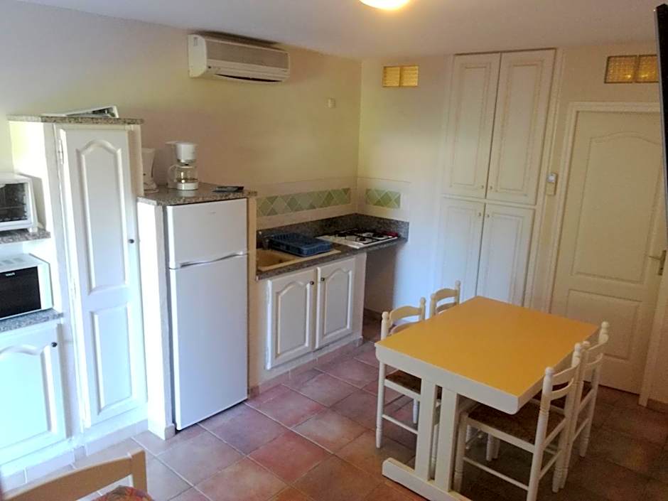 Residence Marina Di A Testa