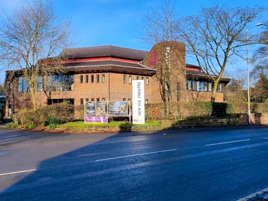 Darwin Stays - Service Accommodation in Newcastle under Lyme City Centre