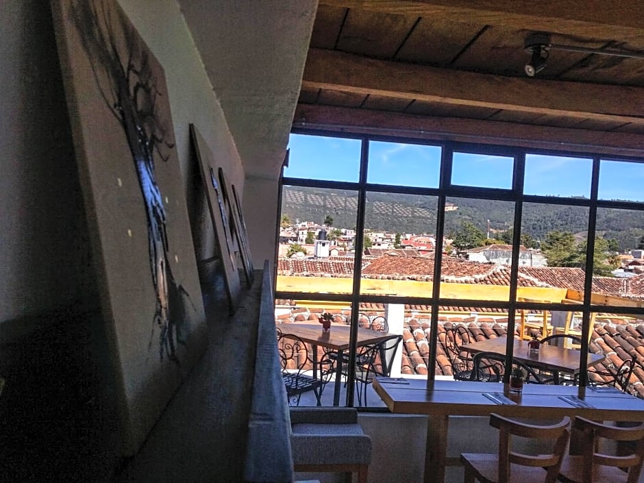 La Tozi Hotel