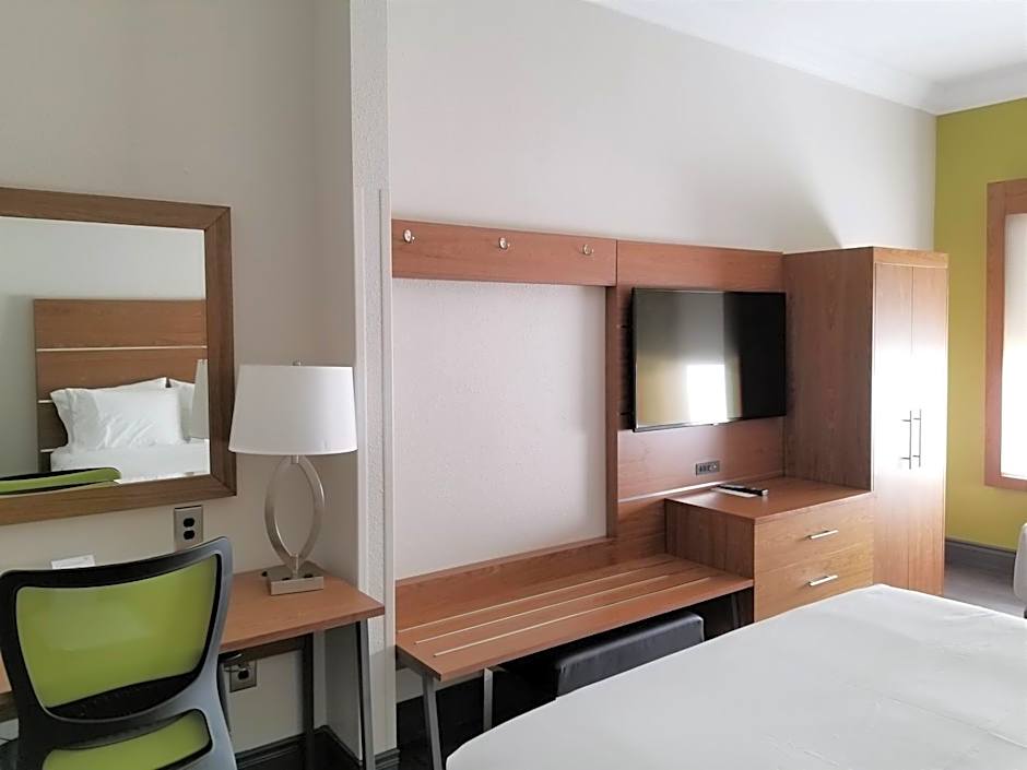 Holiday Inn Express Columbia NE - Fort Jackson by IHG