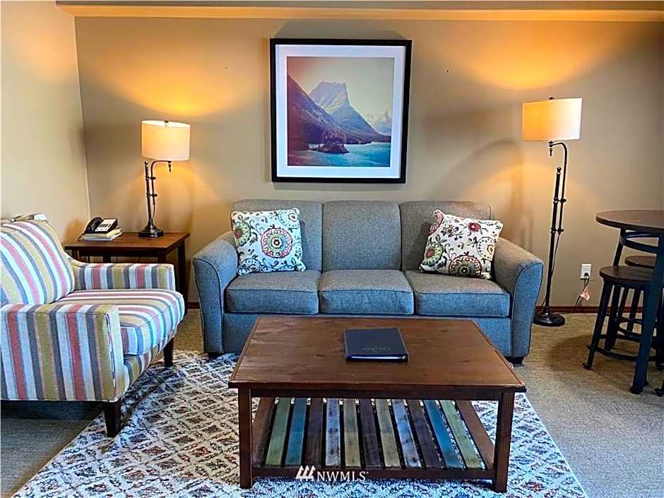 Grandview Lake Chelan- Waterfront View, Pool, Hot tub, Golf, 1 Min To Downtown