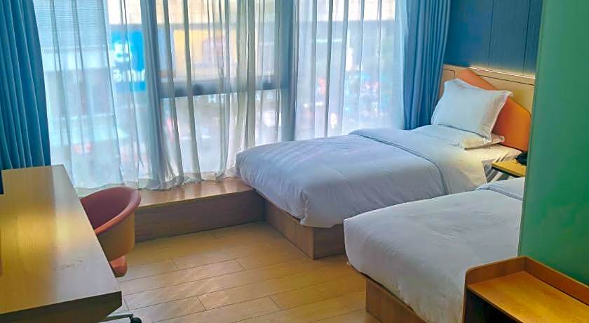 IU Hotel Chongqing Jiefangbei Hongyadong Chaotianmen