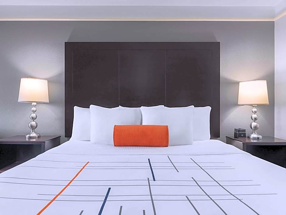 La Quinta Inn & Suites by Wyndham Santa Clarita - Valencia