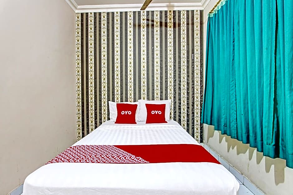 OYO 92287 Hotel Aji Mantoro