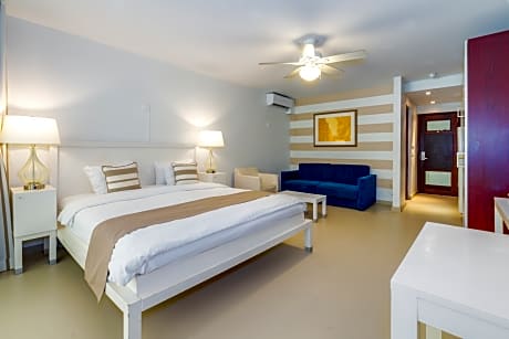 Junior Suite pool view