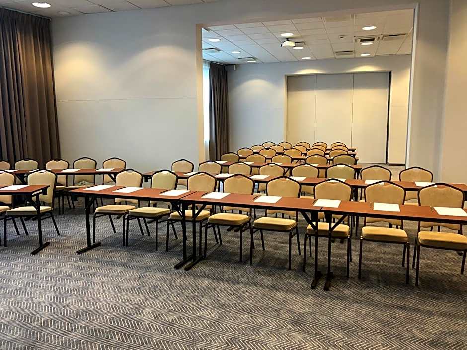 Hotel Victor Pruszkow DeSilva