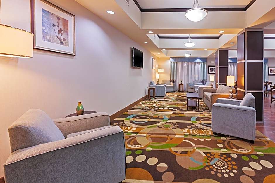 Holiday Inn Express & Suites Cleveland By IHG