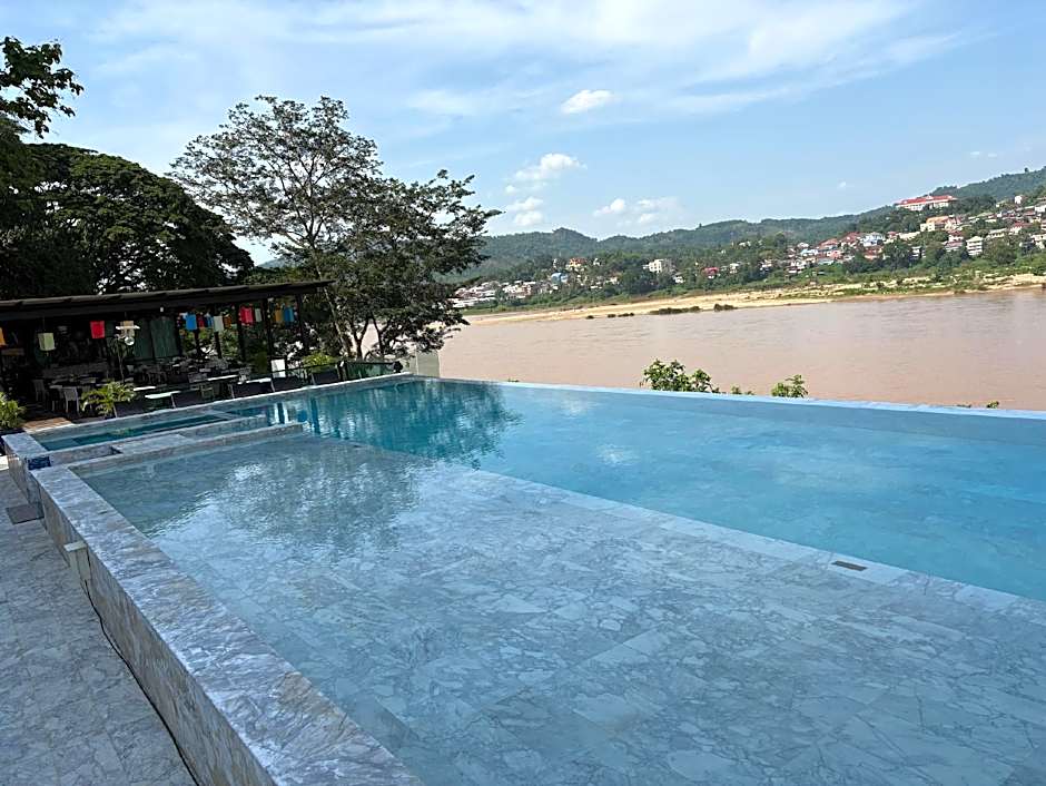 Chiangkhong Teak Garden Riverfront Hotel