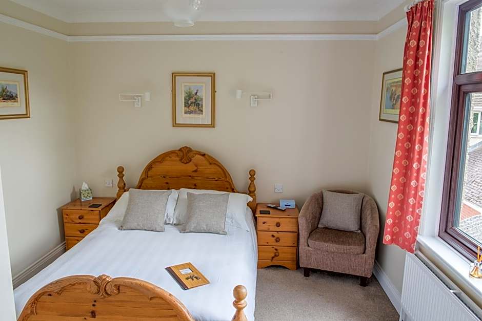 Toothbrush Rooms at Lattice Lodge - Guest Kitchen & EV Recharging