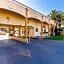 Colonial Pool & Spa Motel