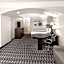 La Quinta Inn & Suites by Wyndham Deer Park