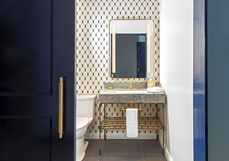 1 King Bed One Bedroom Premium Suite